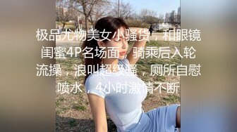 22岁小妹妹，玩得是真浪，内心饥渴无比，超市买了两根茄子，回家也不煮饭就开始发浪，两洞齐开！