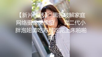  高颜值女神级妹子黑色吊带长裙真是性感诱人，前凸后翘奶子饱满鼓胀，看的干舌燥揉捏