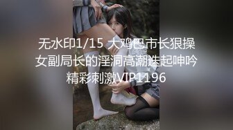 随意扒下美女的领口